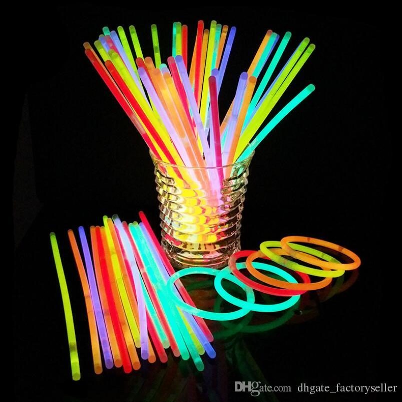 glow-stick-necklace-glow-in-the-dark-neon